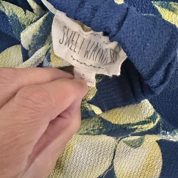 Sweet wanderer Short bell sleeves Lemon print crop top in Blue - Picture 3 of 7